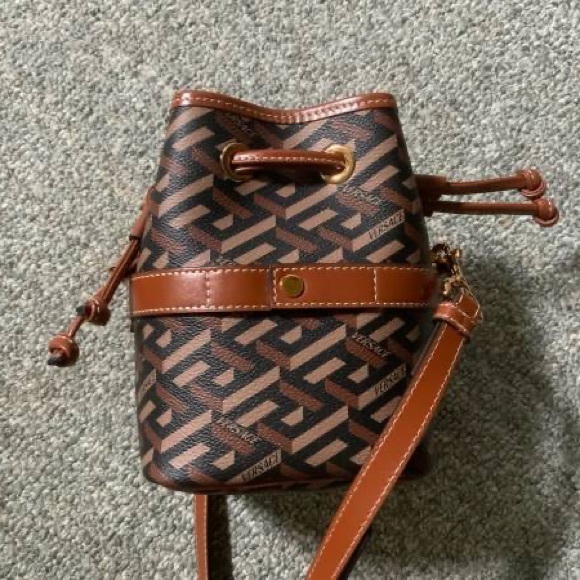 BRAND NEW - VERSACE - La Greca Mini Bucket Bag Black Caramel - Picture 3 of 6